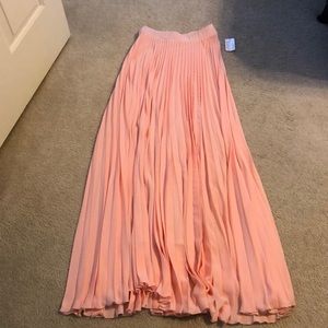 Windsor Peach pleated maxi skirt.